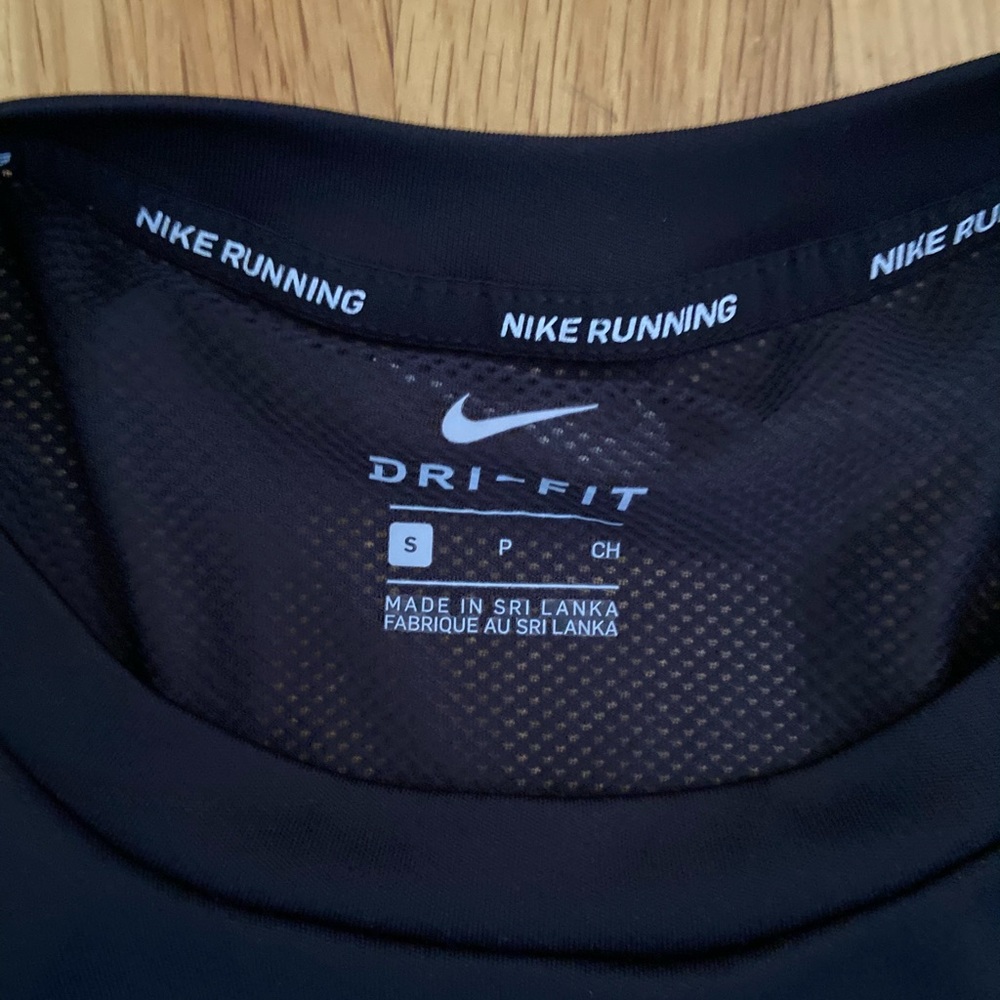 Top Nike - Picture 3 of 4